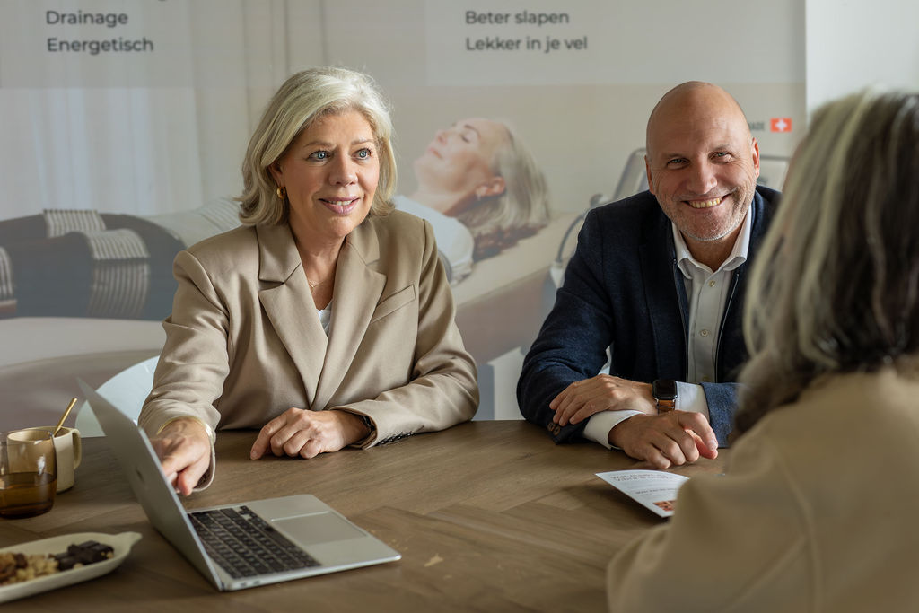 José in gesprek met een ondernemer